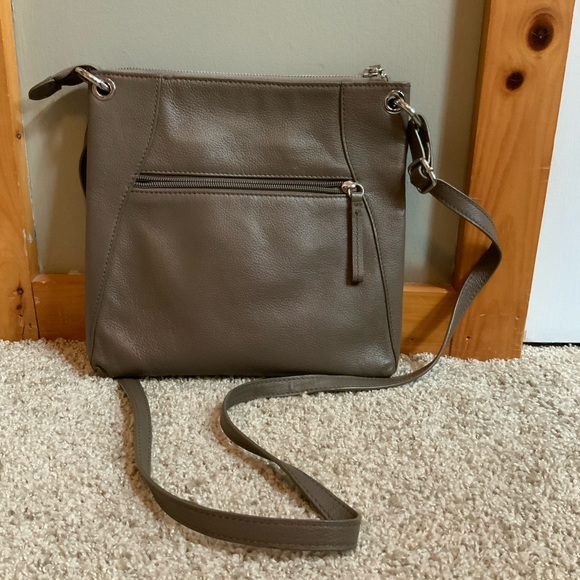 Danier leather crossbody bag - Picture 6 of 8